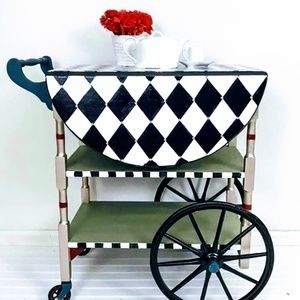 Meet your Posher, Laurie